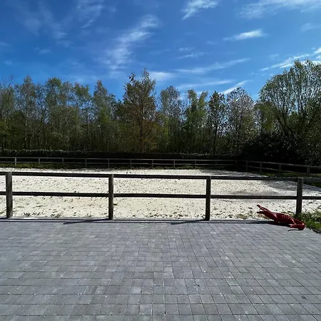 Escapade Des Cavaliers, D Exception, Parking, Exterieur * Raches