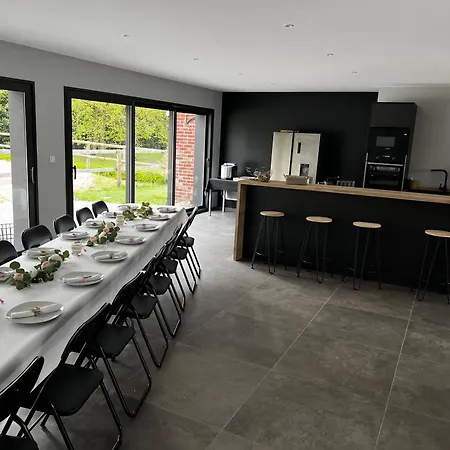 Escapade Des Cavaliers, D Exception, Parking, Exterieur Raches